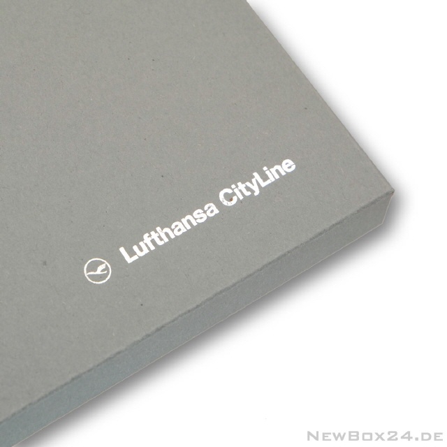 Silberpr&auml;gung auf grauem Karton