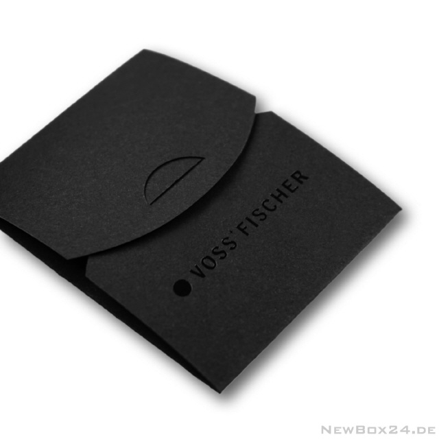 Pr&auml;gung schwarz auf schwarz