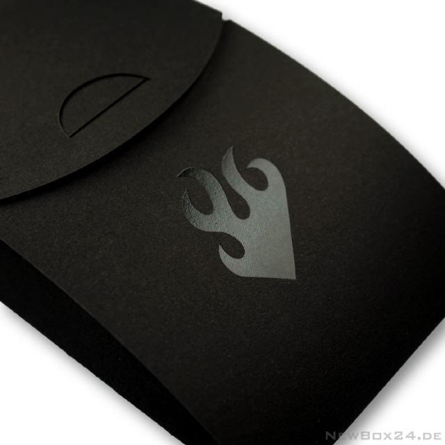 Pr&auml;gung schwarz auf schwarz